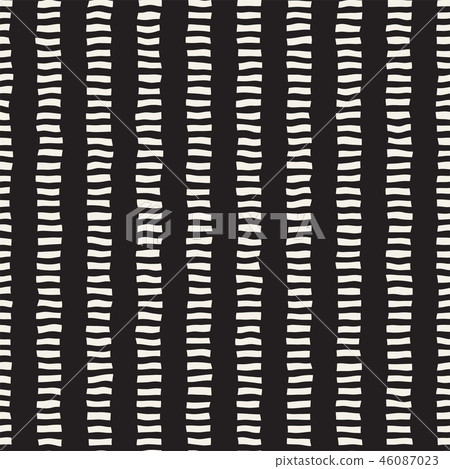Hand drawn lines seamless pattern. Abstract geometric tiling background. Freehand black and white 46087023
