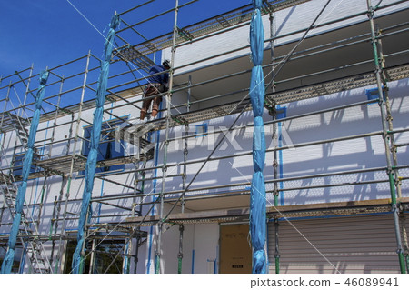 Under construction _ construction work, temporary scaffolding, housing 46089941