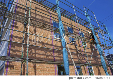 Under construction _ construction work, temporary scaffolding, housing 46089945