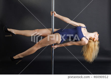 pole dance 46090912