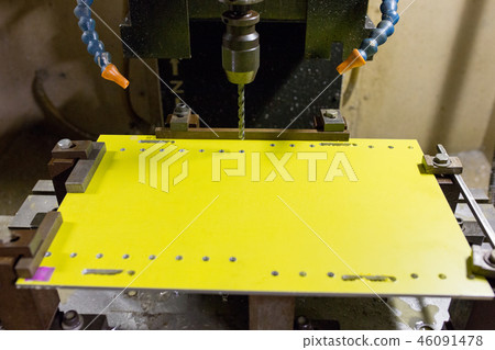 Process with a drilling machine Process with a drilling machine 46091478