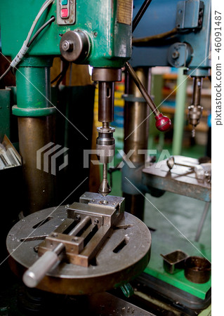 Process with a drilling machine 46091487
