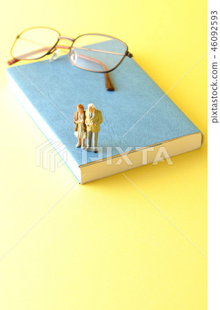 An old couple 46092593