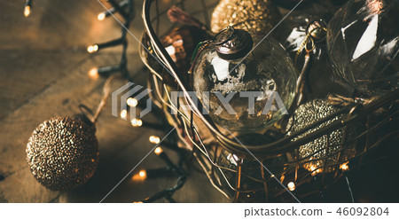 Christmas tree toy decoration balls and light garland 46092804