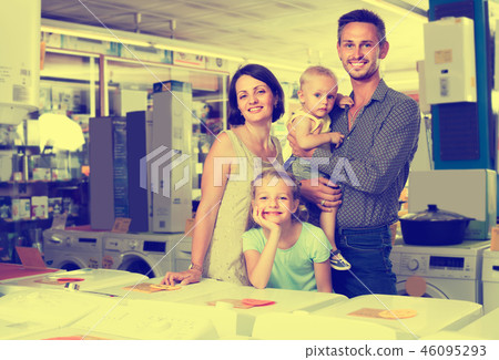 parents with kids in store 46095293