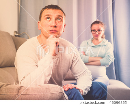 Husband and pregnant wife arguing at home 46096865