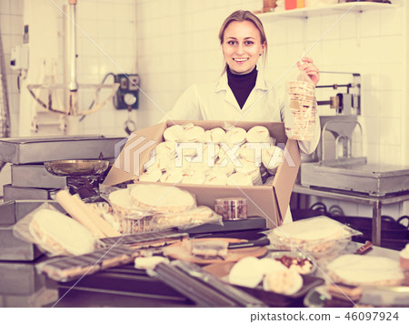 woman standing with box of turron in production workshop 46097924