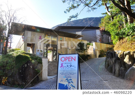 In front of the Okada Museum of Art in Kowakudani, Hakone Town 46098220