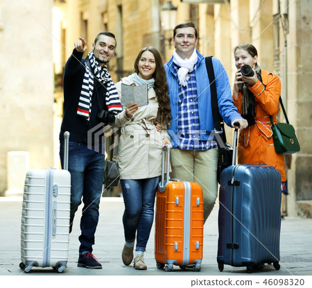 Portrait of tourists with map 46098320