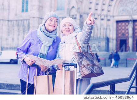 Senior females traveling with city map 46098964