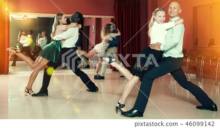 Couples enjoying tango 46099142