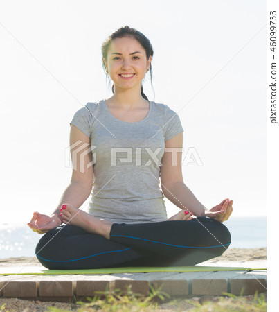 Girl doing cross-legged yoga pose - Stock Photo [60644680] - PIXTA