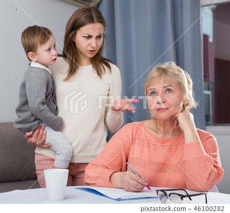 Aged woman is quarreling with her daughter for documents Aged woman is quarreling with her daughter for documents 46100282