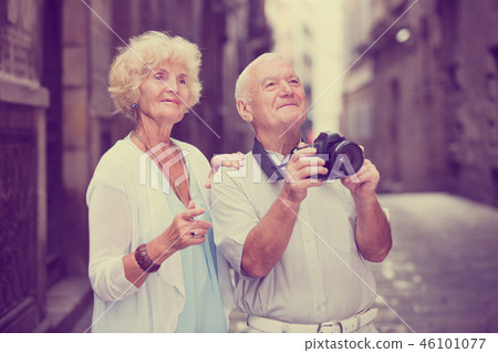 Romantic senior couple making photo of city Romantic senior couple making photo of city 46101077