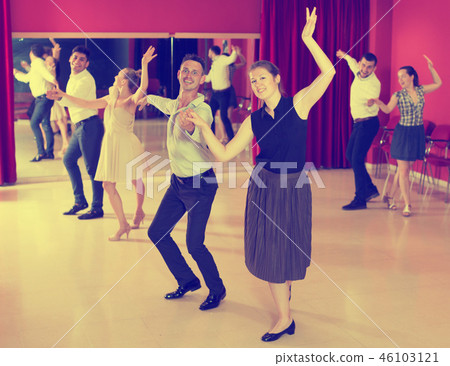 People dancing samba in pairs 46103121