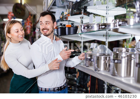 Young couple choosing new saucepan in dinnerware store 46103230