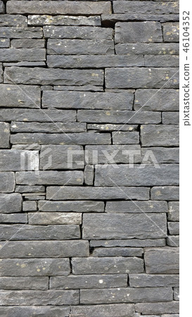Vertical texture of grey slate wall tiles Vertical texture of grey slate wall tiles 46104352