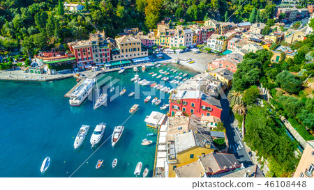 Beautiful sea coast with colorful houses in Portofino, Italy 46108448