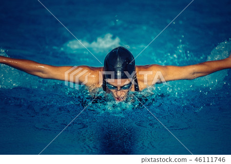 Female swimming front crawl. 46111746