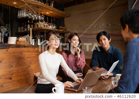 休閒商務咖啡館會議圖像 46112620