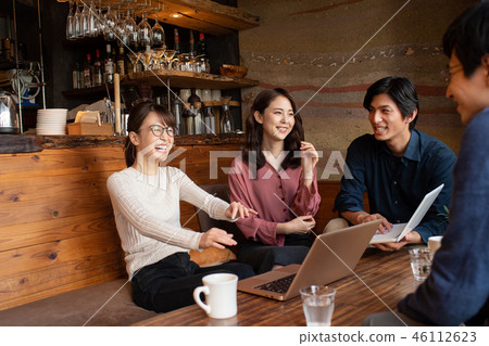 休閒商務咖啡館會議圖像 46112623