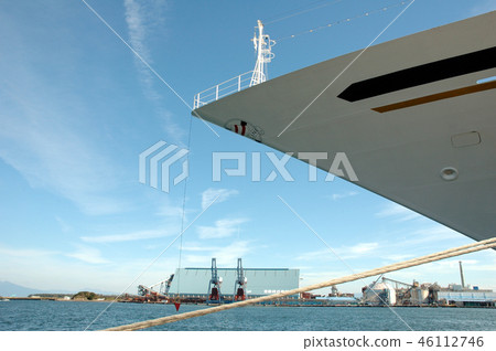 一艘大遊輪的弓 46112746