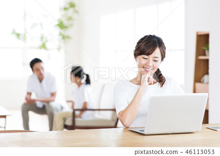 家庭PC智能手機媽媽女人生活 46113053