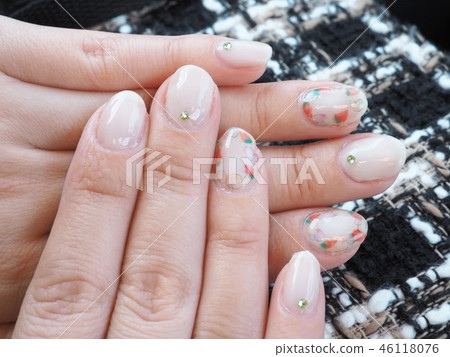 Strawberry nail 46118076