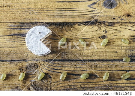 Camembert with green grapes Camembert with green grapes 46121548