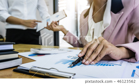 Startup business people group brainstorming on meeting to planni 46123562