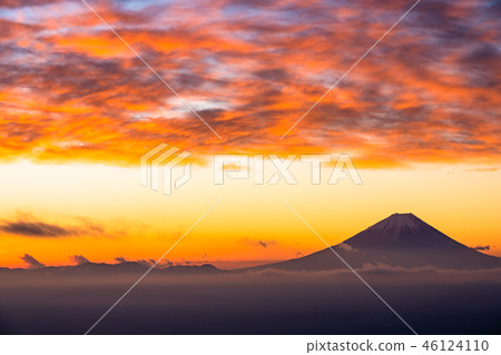 <<Yamanashi Prefecture>> From Mt. Amari and Mt. Fuji and the Kofu Basin at dawn <<Yamanashi Prefecture>> From Mt. Amari and Mt. Fuji and the Kofu Basin at dawn 46124110