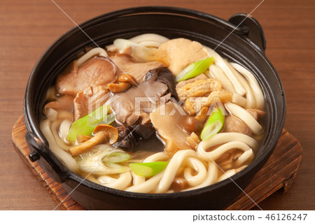 Pan-fried udon noodles with mushrooms 46126247