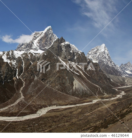 Taboche Peak, Everest National Park, Nepal. 46129044