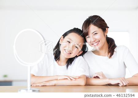 Family parent and child beauty beauty skin care family Family parent and child beauty beauty skin care family 46132594