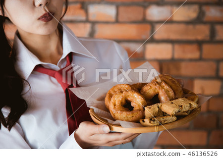 麵包店婦女 46136526