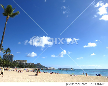Peek Diamond Head from Kahanamoku Beach, Hawaii 46136605