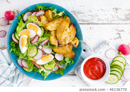 Baked potato, boiled egg and fresh vegetable salad Baked potato, boiled egg and fresh vegetable salad 46136770