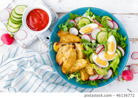 Baked potato, boiled egg and fresh vegetable salad 46136772