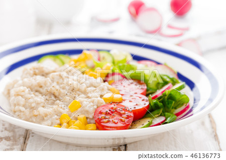 Oatmeal porridge with vegetable salad 46136773
