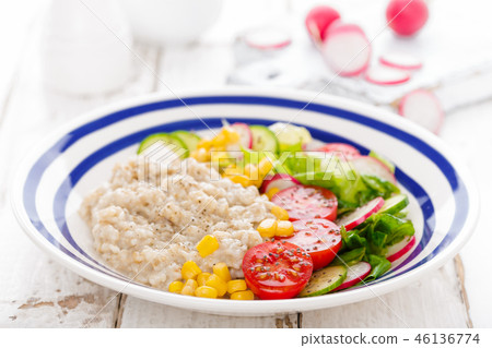 Oatmeal porridge with vegetable salad Oatmeal porridge with vegetable salad 46136774