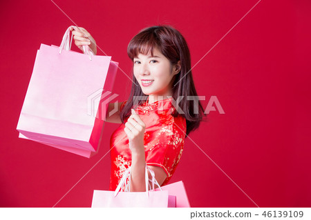 cheongsam woman show shopping bags cheongsam woman show shopping bags 46139109