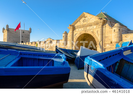 Morning in the old fishing port of Essaouira 46141018