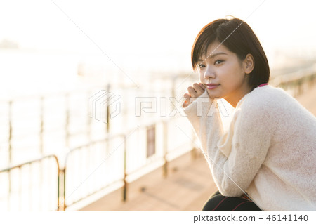 young woman      46141140