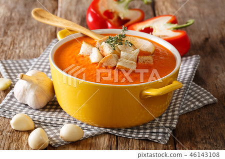 Spicy fresh bell pepper soup with croutons Spicy fresh bell pepper soup with croutons 46143108