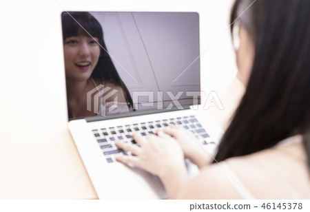 美女悠閒的居家生活 美女悠閒的居家生活 46145378