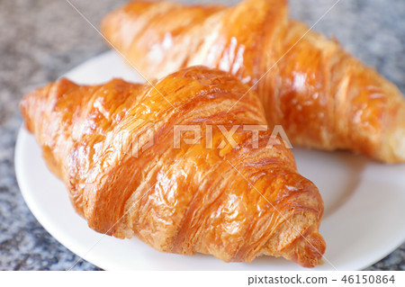 Home Paris croissant 46150864
