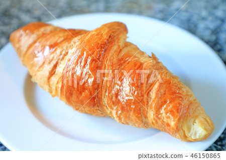 Home Paris croissant 46150865