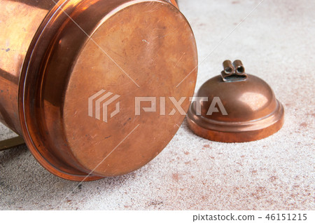 Vintage copper kettle on concrete background. Vintage copper kettle on concrete background. 46151215