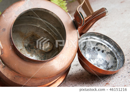 Vintage copper kettle on concrete background. Vintage copper kettle on concrete background. 46151216