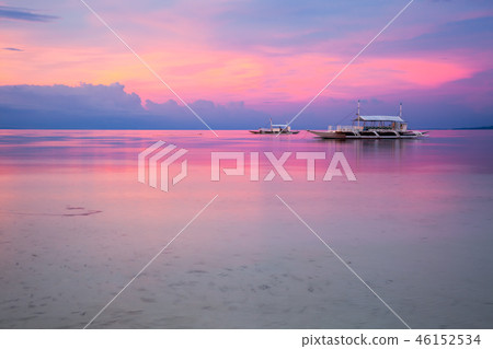 Beauty view of the sunset on the Philippine beach 46152534